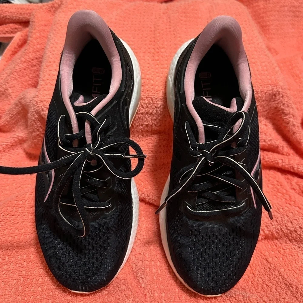 Saucony Black and Pink Sneakers with Breathable Mesh